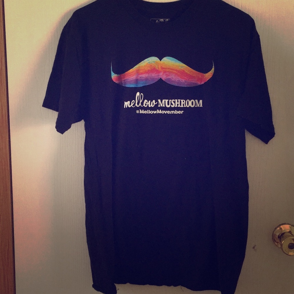 Mellow Mushroom shirt for woman